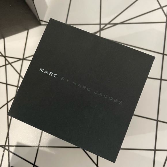 Marc by Marc Jacobs Amy Silver Watch main image 11